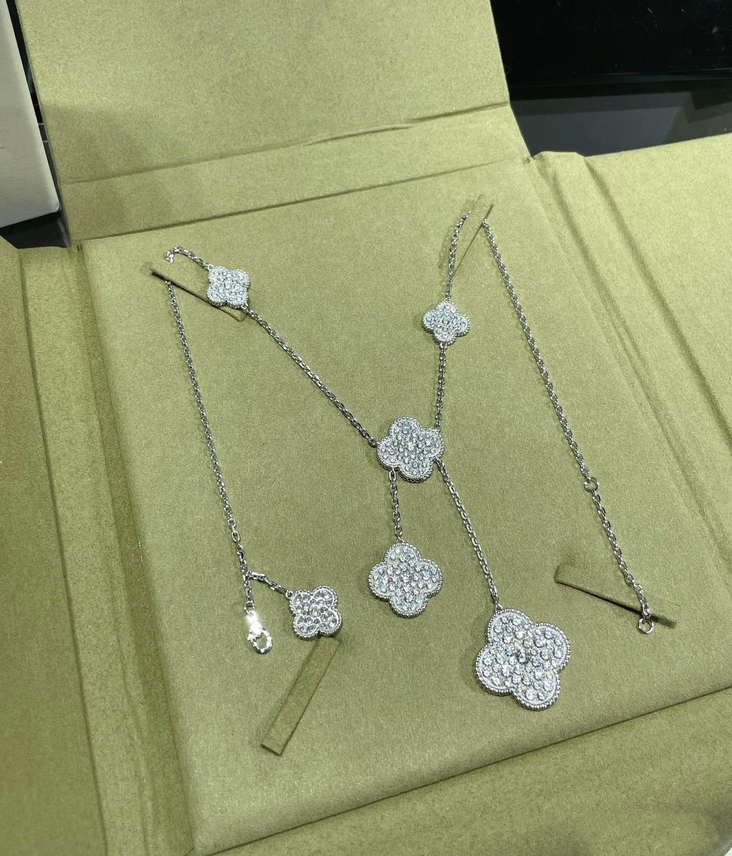 Clover™ | Diamond Paved Ketting (6 Motieven)