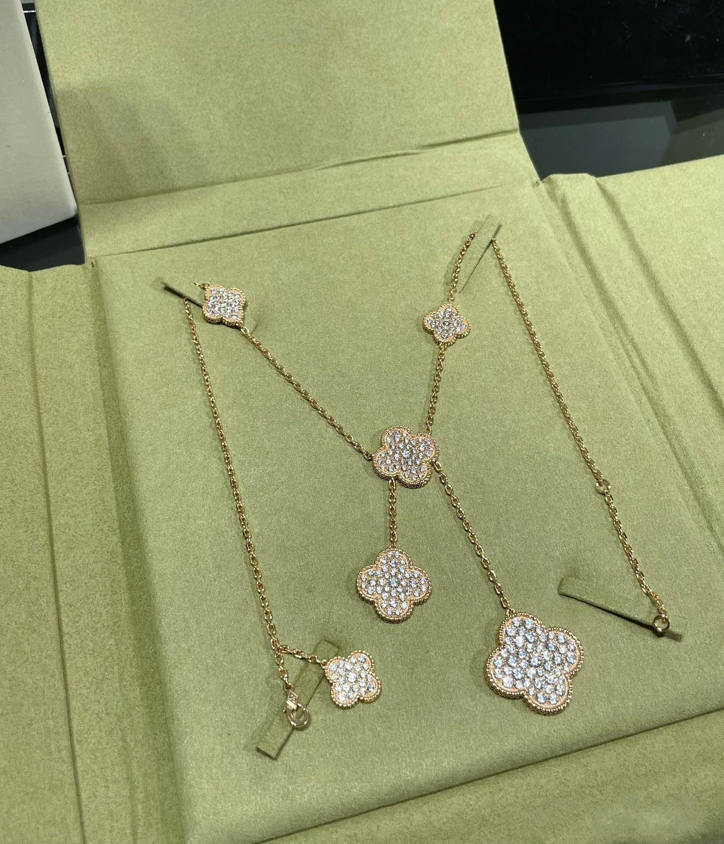 Clover™ | Diamond Paved Ketting (6 Motieven)